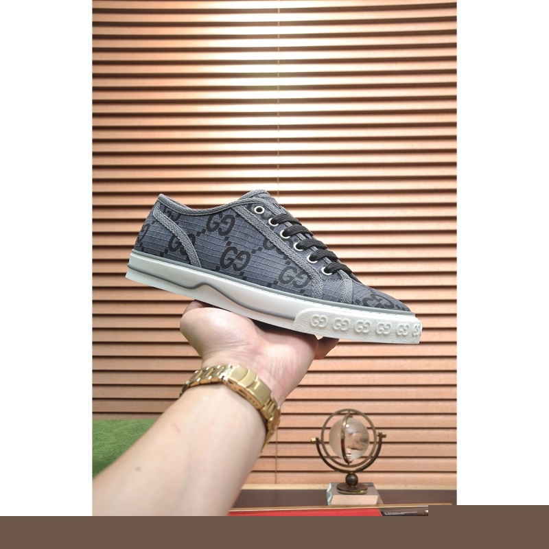 G*u*i leather shoes